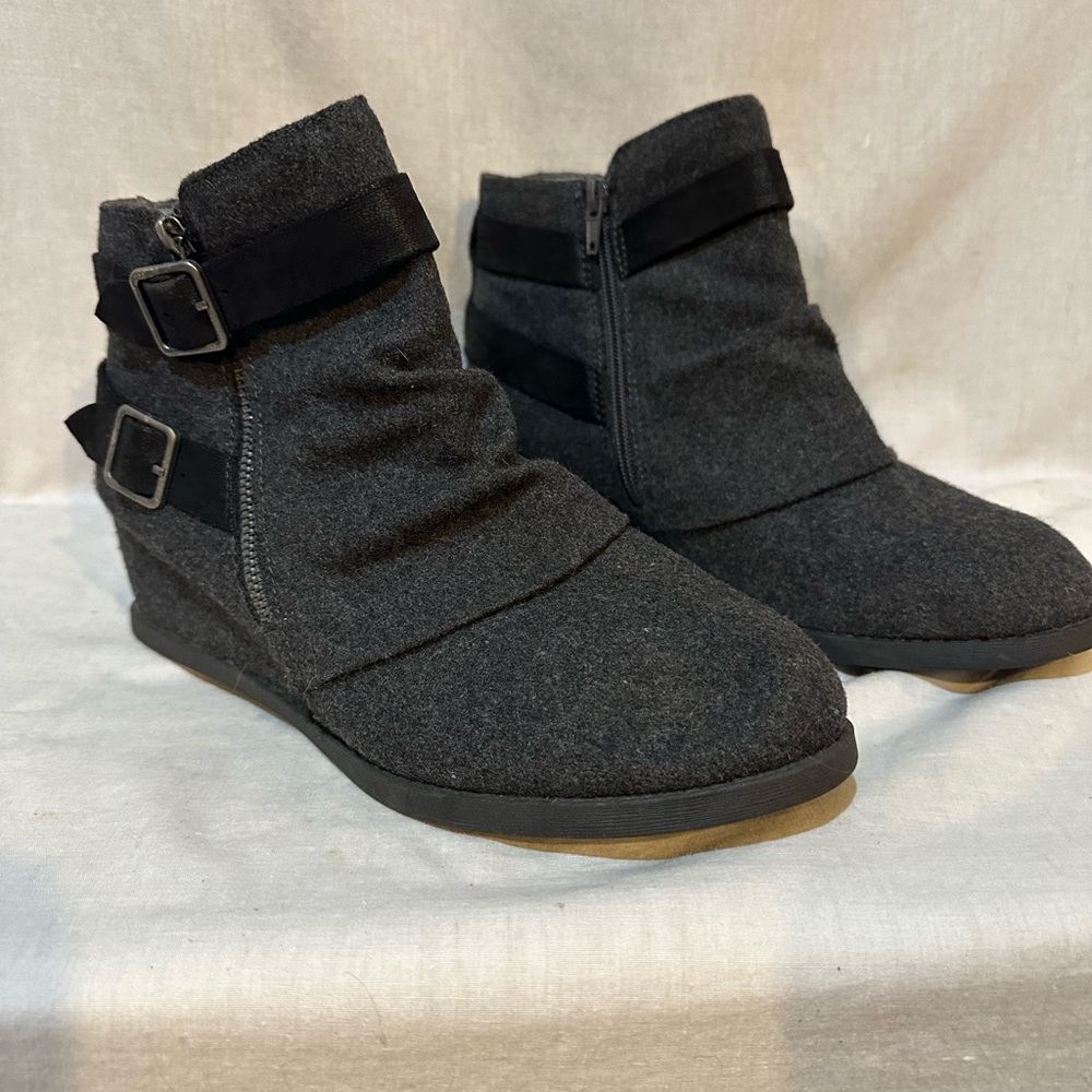 Woman’s Grey Wedge Boots